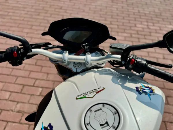 MV Agusta Brutale MV Agusta Brutale 675 4