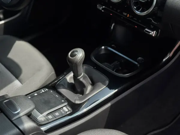 Mercedes-Benz CLA 180 d Shooting Brake Business Solutions 30