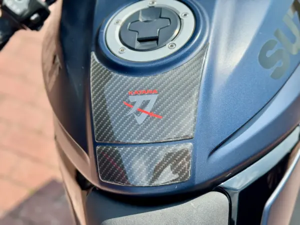 Suzuki Katana Katana neo-retro de alta performance 14