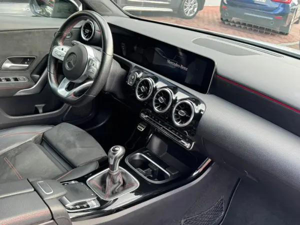 Mercedes-Benz A 180 AMG Line 14