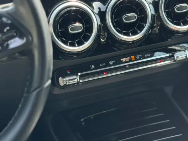 Mercedes-Benz GLA 200 d 4Matic 8G-DCT Special Edition 10