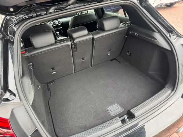 Mercedes-Benz A 180 d Advanced Progressive 26