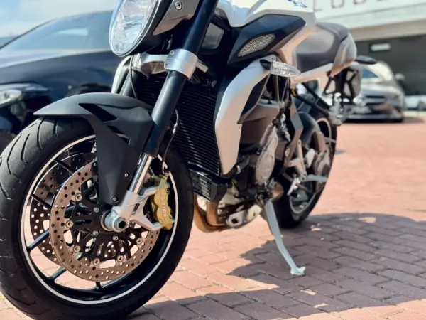 MV Agusta Brutale MV Agusta Brutale 675 9