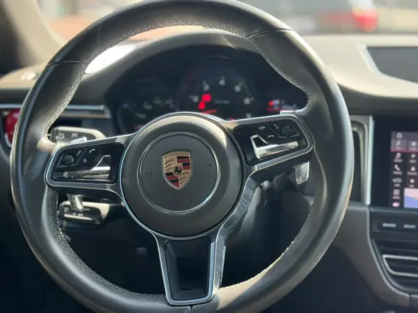 Porsche Macan 2.0T 11