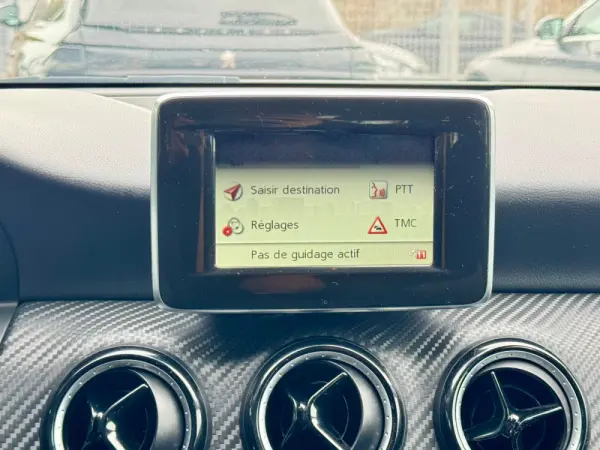 Mercedes-Benz GLA 180 d Style 19