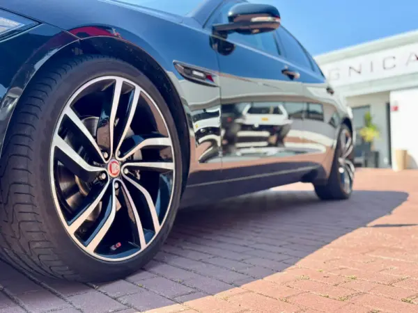 Jaguar XF 20d Aut. R-Sport 10