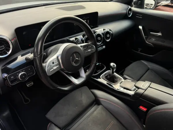 Mercedes-Benz A 180 AMG Line 13