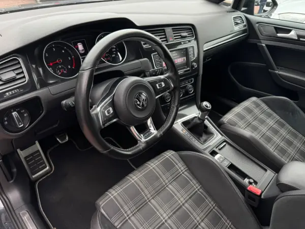 Volkswagen Golf 2.0 TDi GTD 16