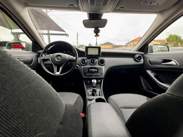 Mercedes-Benz GLA 180 d Style 14