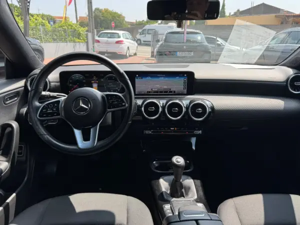 Mercedes-Benz CLA 180 d Shooting Brake Business Solutions 17