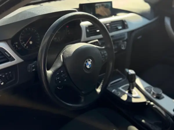 BMW 320 d xDrive Auto 13
