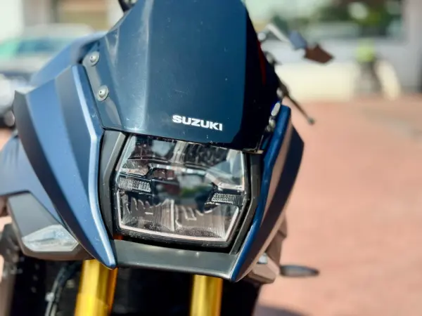 Suzuki Katana Katana neo-retro de alta performance 9