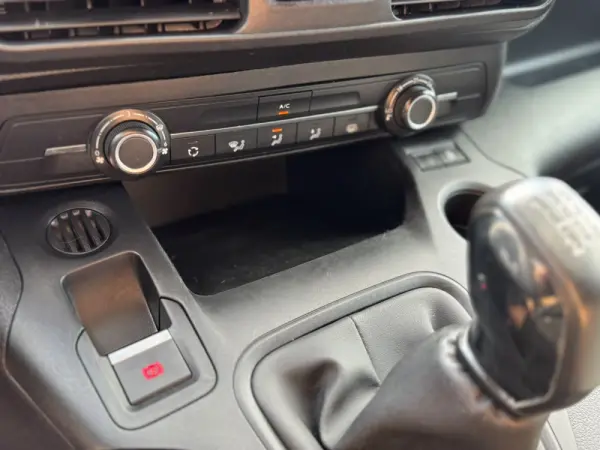 Peugeot Partner Outro 13