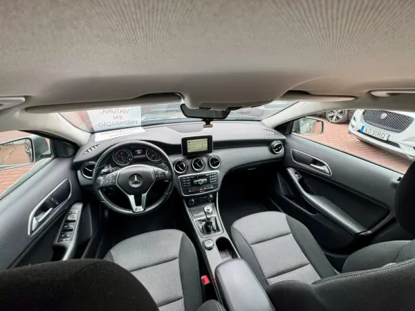 Mercedes-Benz GLA 180 d Style 12