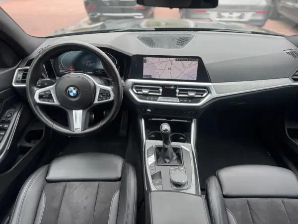 BMW 318 d Pack M 11