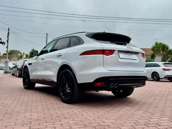 Jaguar F-Pace 20d R-Sport 13