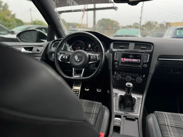 Volkswagen Golf 2.0 TDi GTD 9