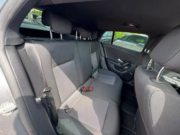 Mercedes-Benz CLA 180 d Shooting Brake Business Solutions 26