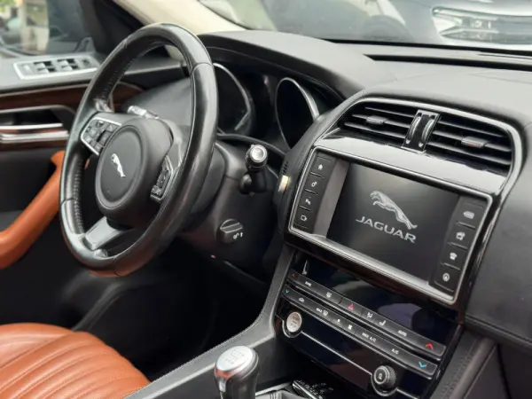 Jaguar F-Pace 20d R-Sport 15