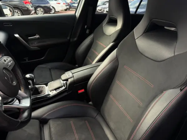 Mercedes-Benz A 180 AMG Line 15