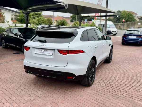 Jaguar F-Pace 20d R-Sport 8