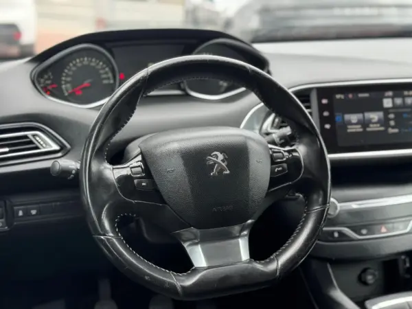 Peugeot 308 1.6 BlueHDi Allure 13