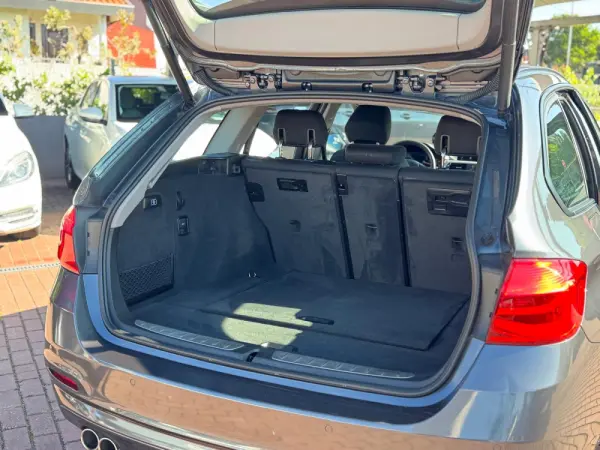 BMW 320 d xDrive Auto 27