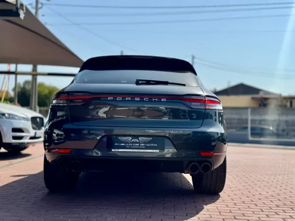 Porsche Macan 2.0T 7