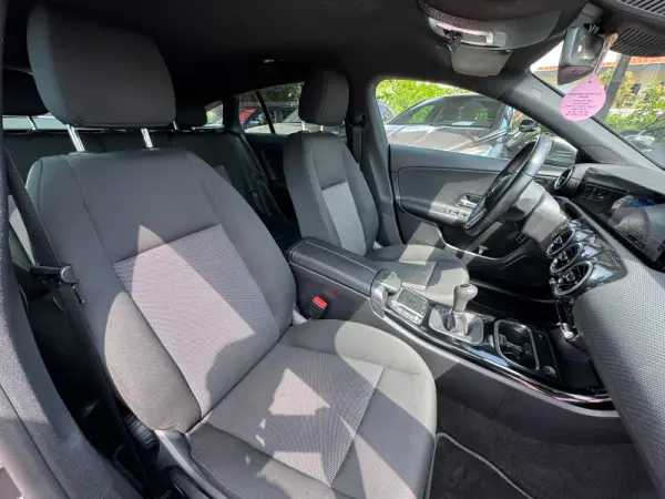 Mercedes-Benz CLA 180 d Shooting Brake Business Solutions 25
