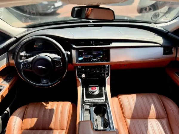 Jaguar XF 20d Aut. R-Sport 22