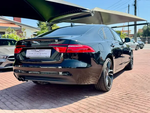 Jaguar XF 20d Aut. R-Sport 9