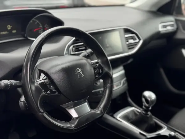 Peugeot 308 1.6 BlueHDi Allure 9