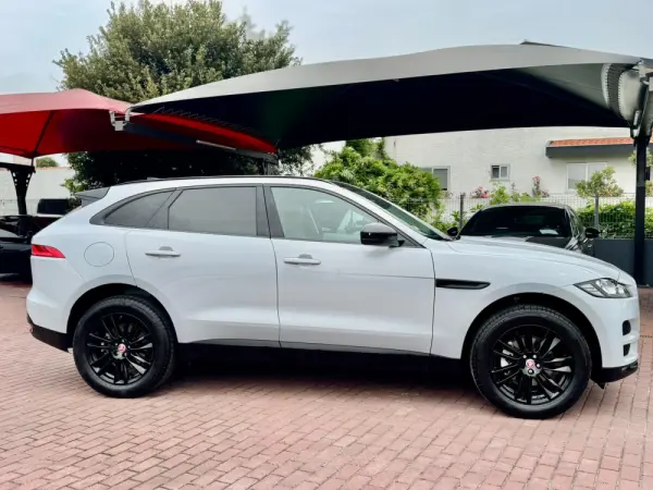 Jaguar F-Pace 20d R-Sport 6