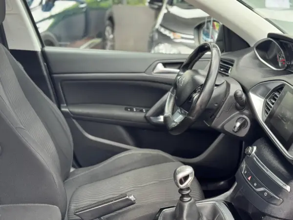 Peugeot 308 1.6 BlueHDi Allure 12