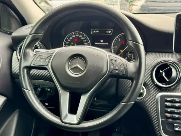 Mercedes-Benz GLA 180 d Style 7