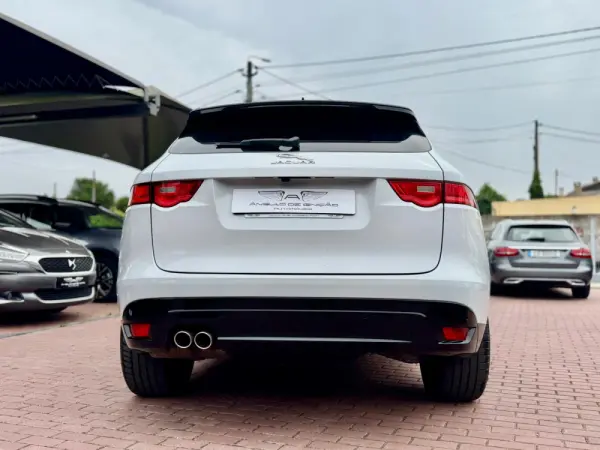 Jaguar F-Pace 20d R-Sport 12