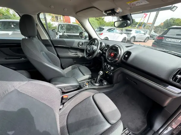 MINI Countryman Cooper SE ALL4 Auto 27