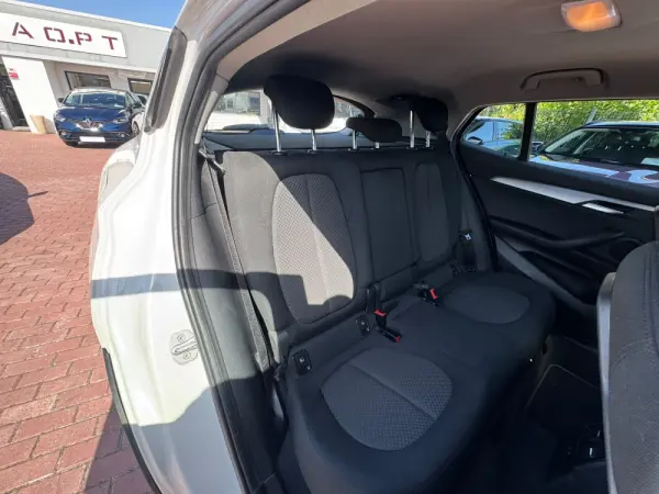BMW X2 18 d sDrive Auto 23