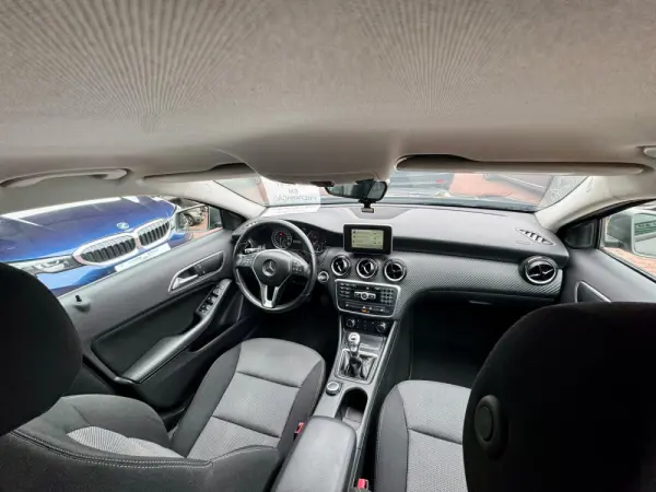 Mercedes-Benz GLA 180 d Style 13