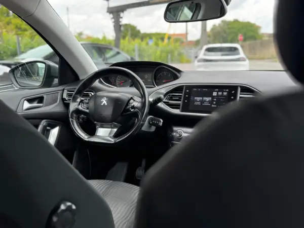 Peugeot 308 1.6 BlueHDi Allure 17