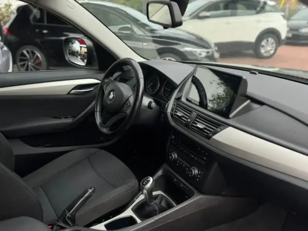 BMW X1 18 d sDrive 11