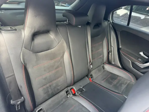 Mercedes-Benz A 180 AMG Line 16
