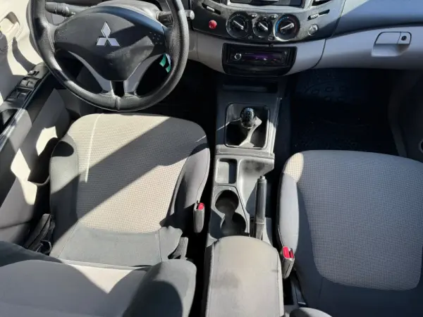 Mitsubishi L200 2.5 DI-D CD In.AC Low Rider 2WD 20
