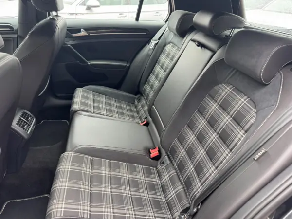 Volkswagen Golf 2.0 TDi GTD 23