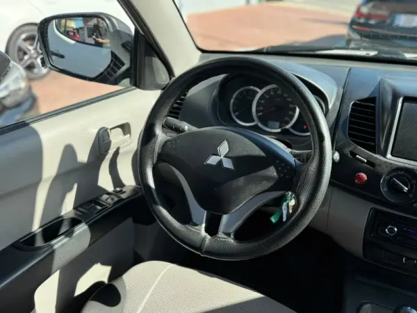 Mitsubishi L200 2.5 DI-D CD In.AC Low Rider 2WD 17