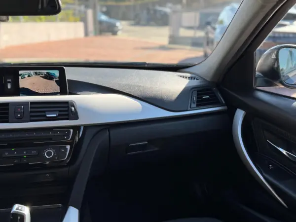 BMW 320 d xDrive Auto 18
