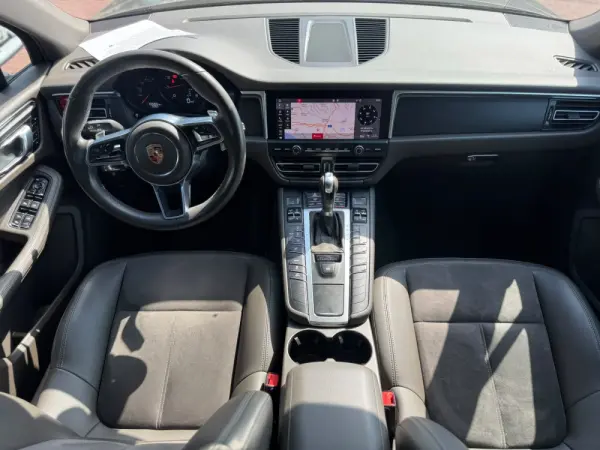 Porsche Macan 2.0T 12