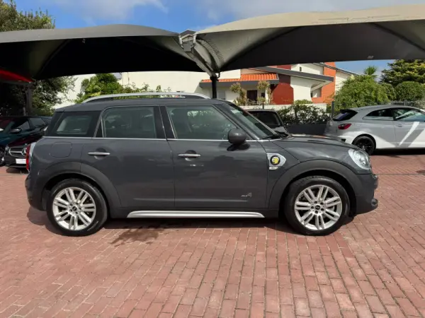 MINI Countryman Cooper SE ALL4 Auto 9