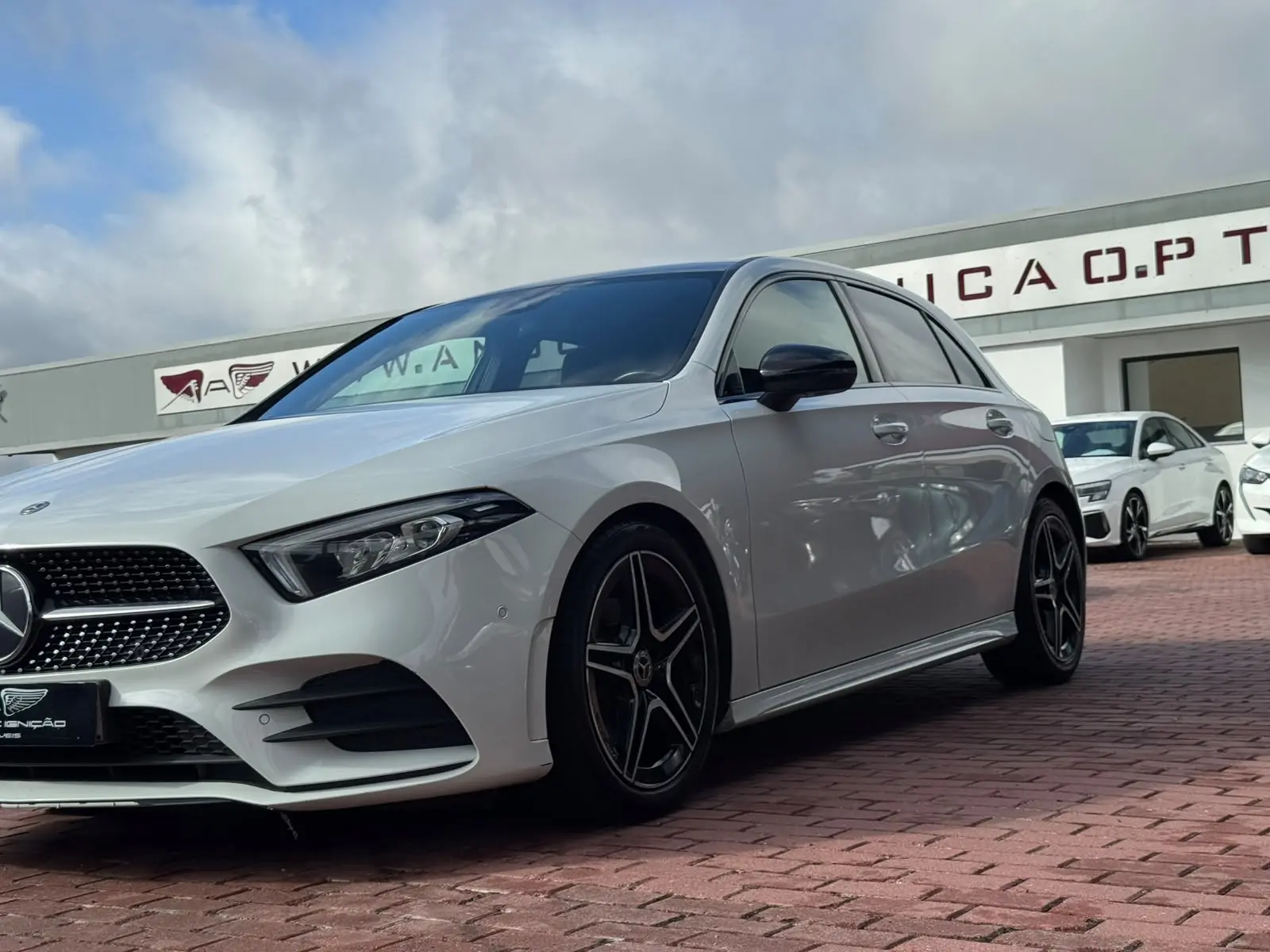 Mercedes-Benz A 180 AMG Line 4