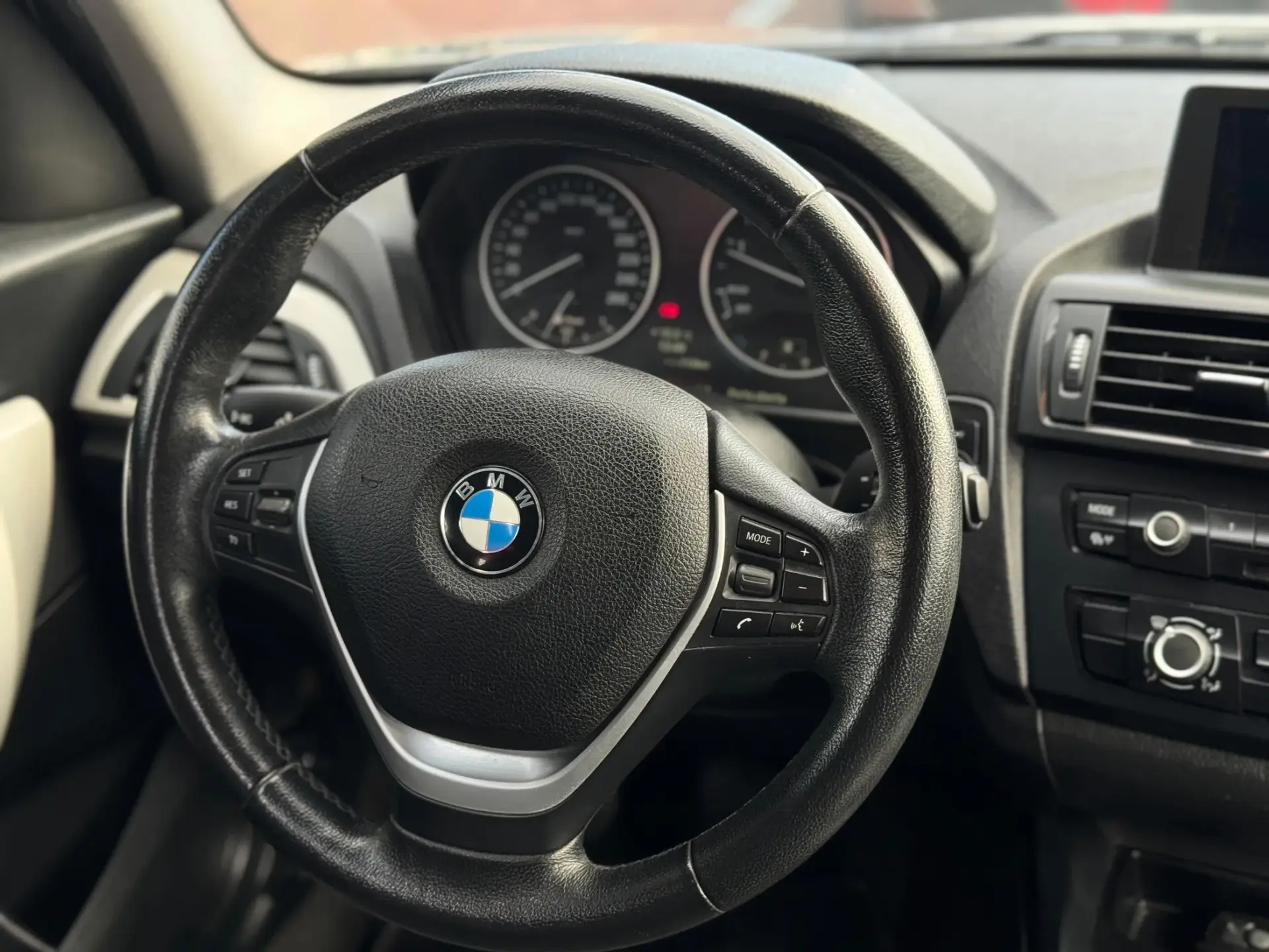 BMW 118 d Line Urban 14